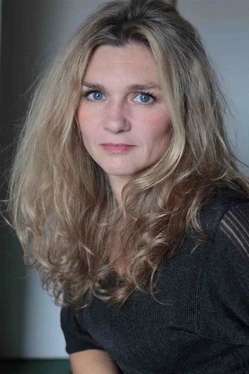 Marie Donnio interpretando a Geneviève Lancelin