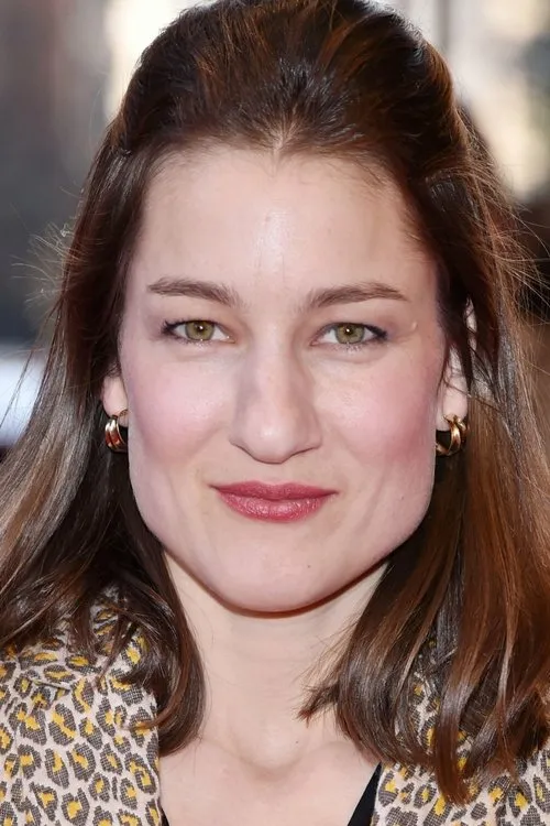 Marie Leuenberger interpretando a Nora