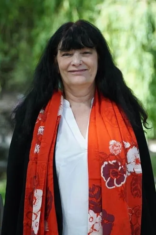 Marika Bret interpretando a Self