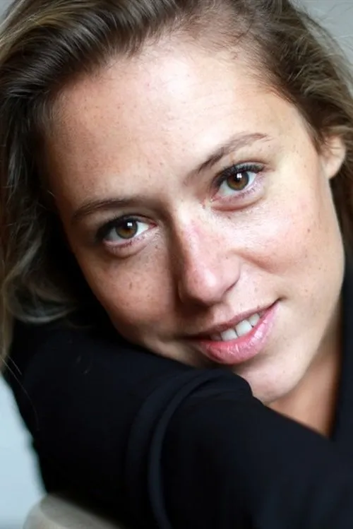 Marilyne Fontaine interpretando a Nathalie