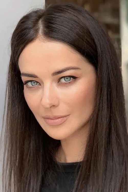 Марина Александрова interpretando a Dziwa