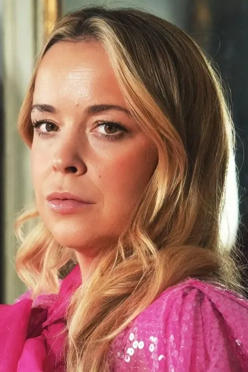 Marina Hoermanseder interpretando a Self