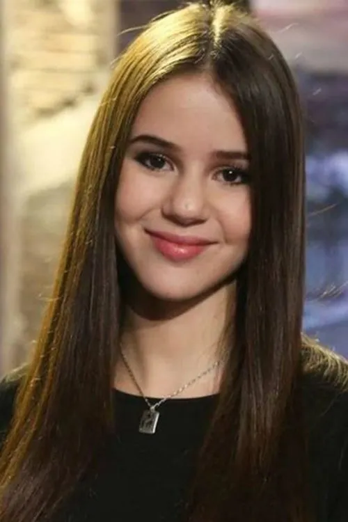 Marina Kaye interpretando a Self