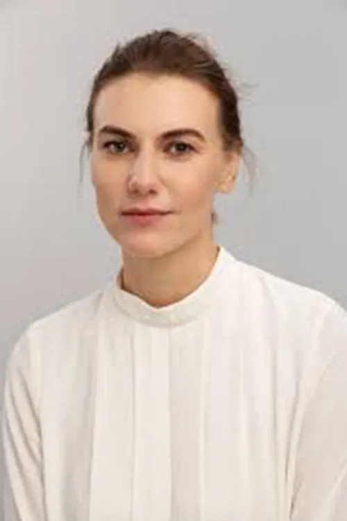 Marina Poddubnaya interpretando a Natasha