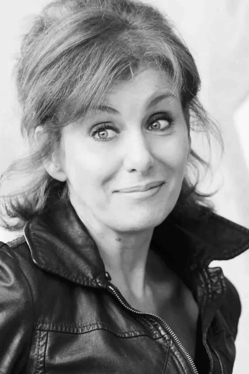 Marina Viro interpretando a Dora