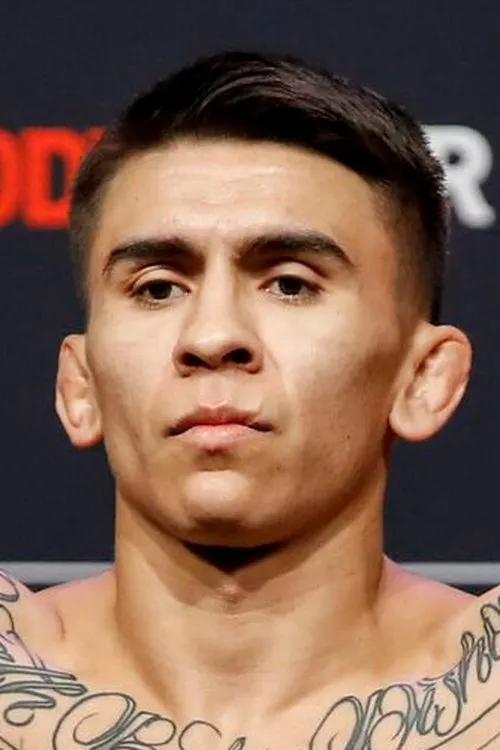 Mario Bautista interpretando a Self