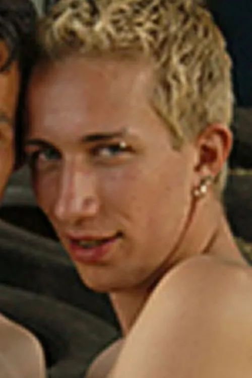 Mario Kizek interpretando a