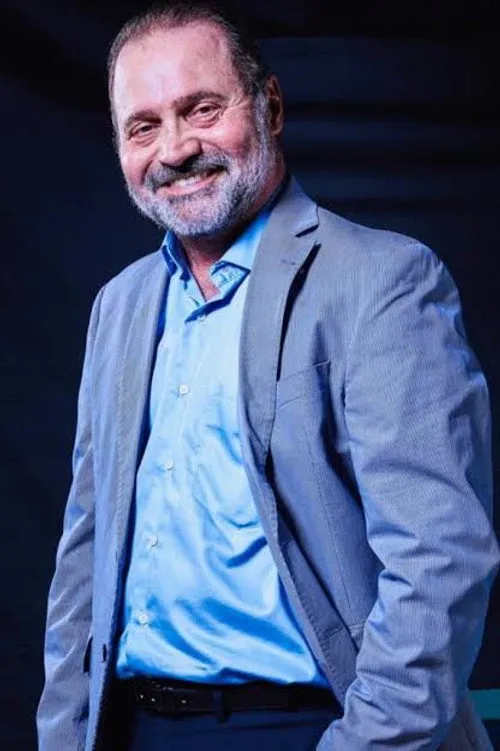 Mario Lebrón interpretando a Actor de telenovela