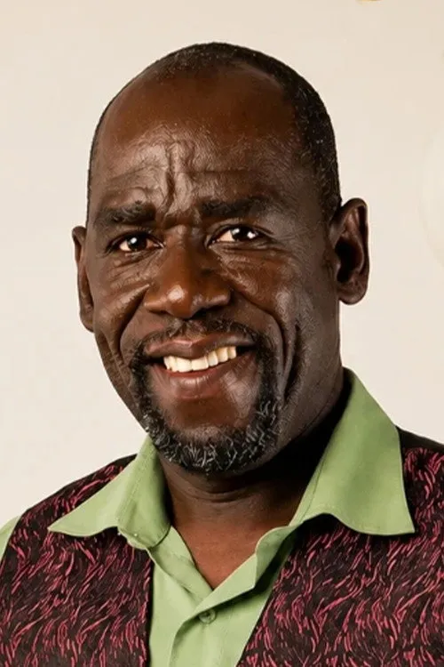 Mário Mabjaia interpretando a Adriano Gil