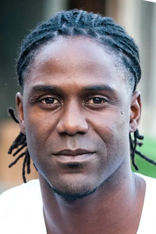 Mario Melchiot interpretando a Self