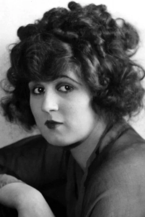 Marion Aye interpretando a Actress (uncredited)