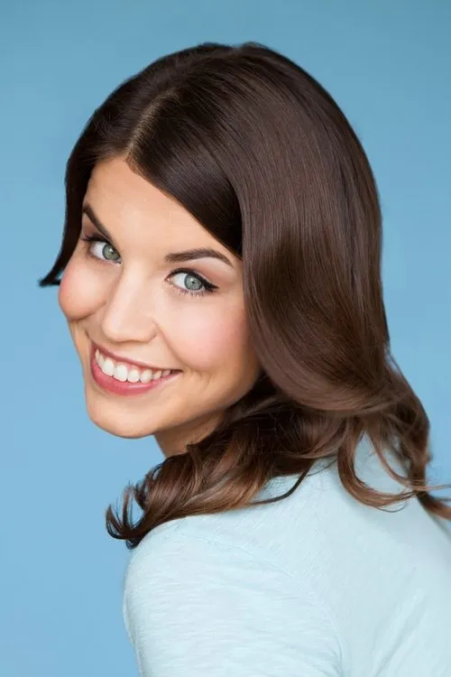 Marissa Strickland interpretando a Miss Melby