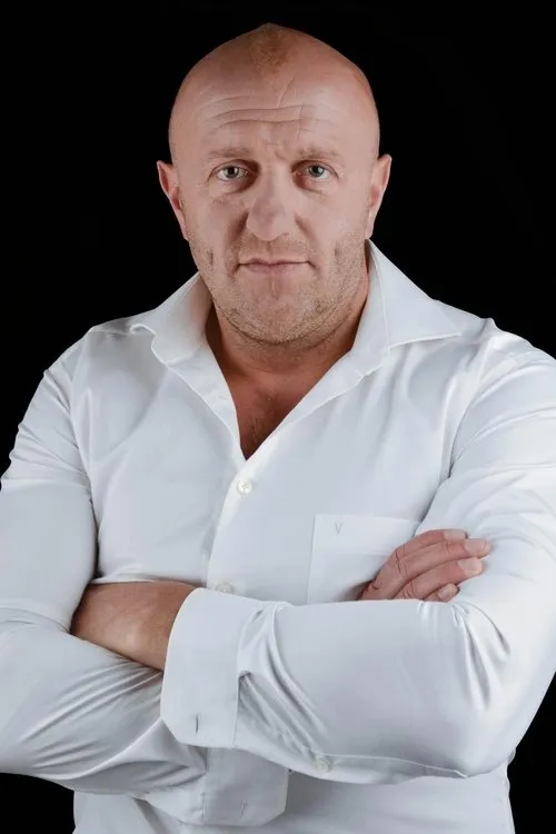 Mariusz Weglowski — personaje: Mikolaj Bialach