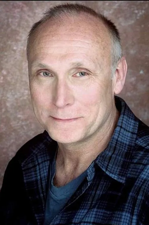 Mark A. Ginther interpretando a Vincent Haman