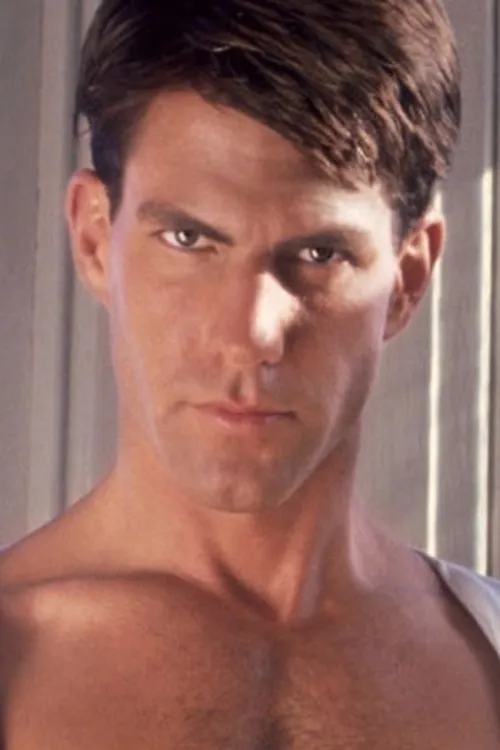 Mark Baxter interpretando a