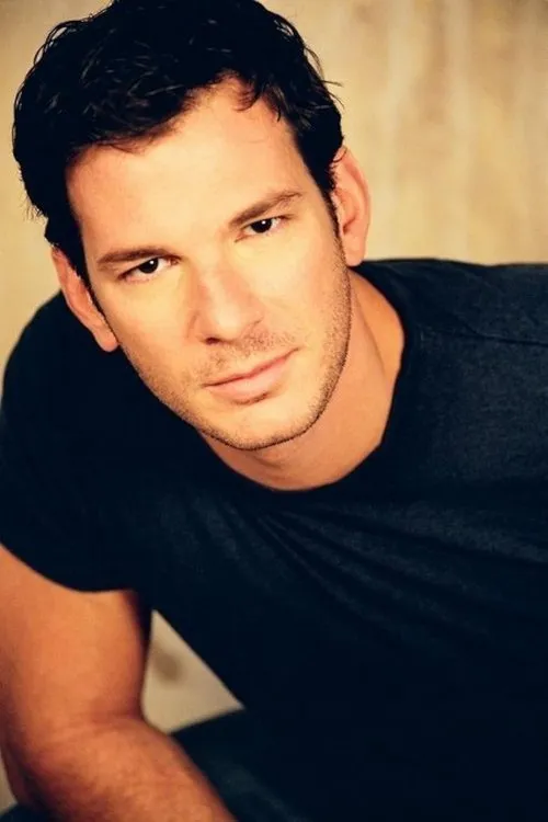 Mark Belasco interpretando a Mac McCain (as Mark Hartmann)