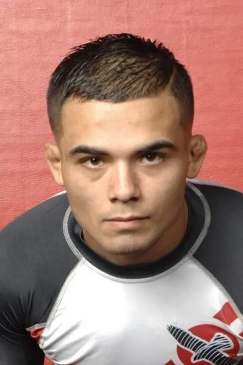 Mark De La Rosa interpretando a Self