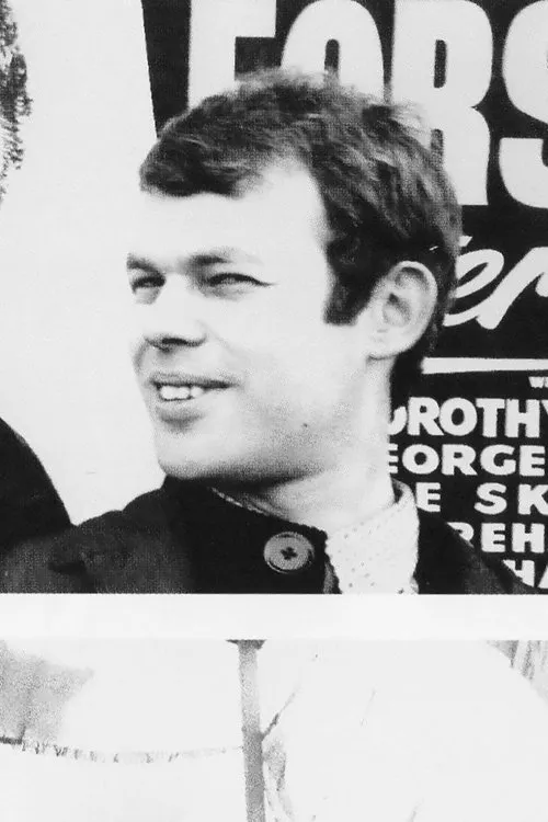 Mark Lancaster interpretando a Himself