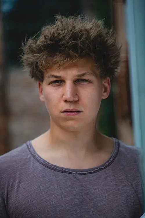 Márk Márfi interpretando a fiatal Kittenberger Kálmán