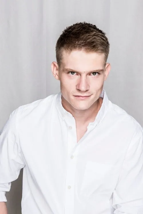 Márk Nagy interpretando a Beni