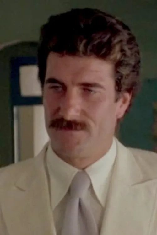 Mark Shannon interpretando a Himself