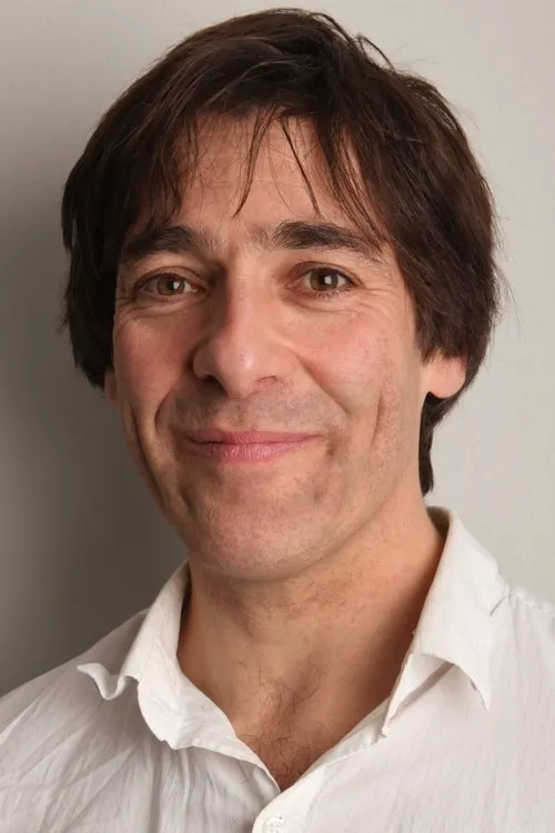 Mark Steel interpretando a 
