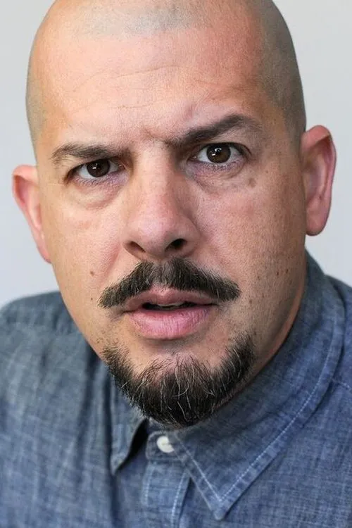 Mark Weiler interpretando a Greg