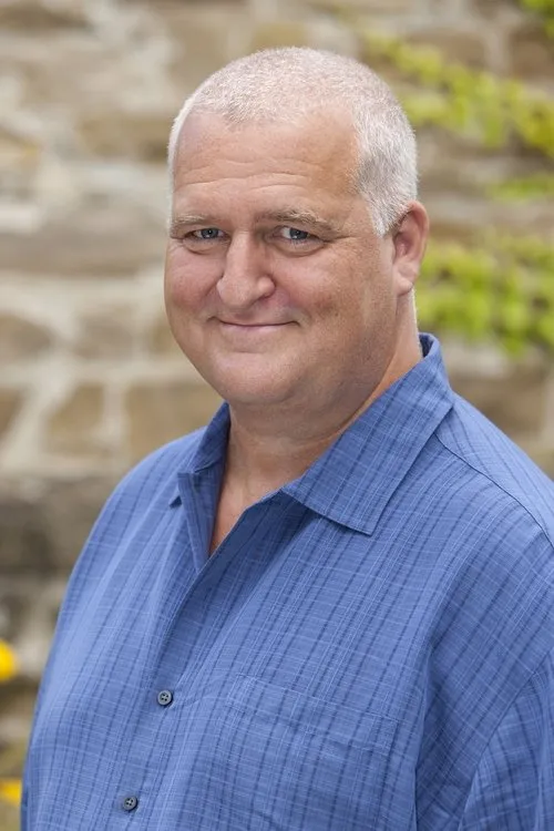 Markus Maria Profitlich interpretando a Hermann