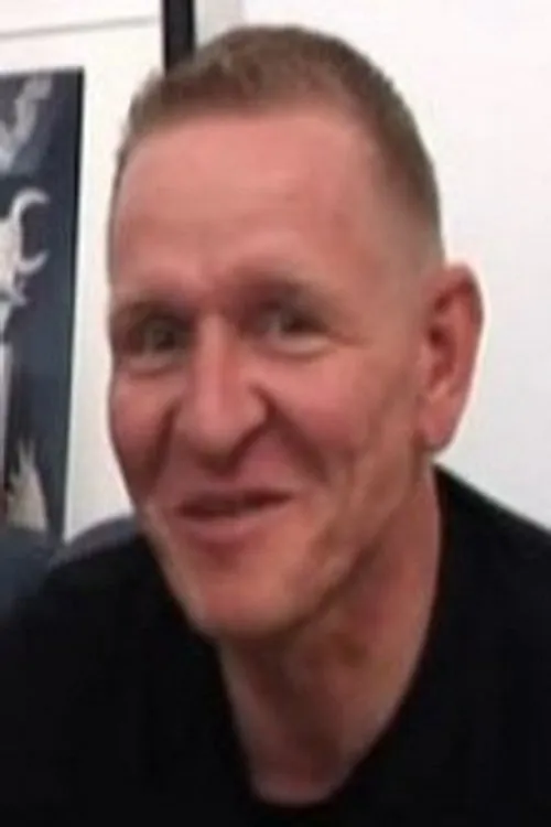 Markus Maxxx interpretando a 