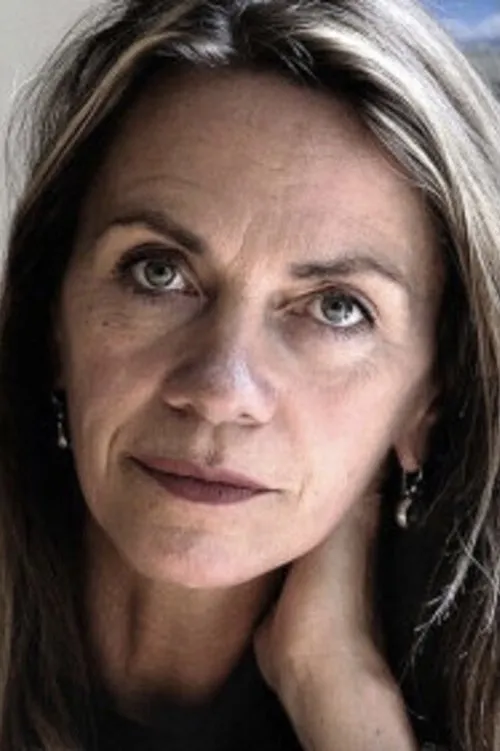 Marlies Heuer interpretando a Thera