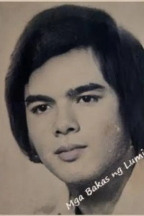 Marlon Ramirez interpretando a Nanding Karyas