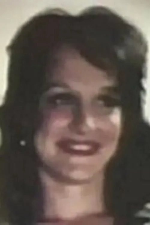 Marsha Cossel interpretando a Louise