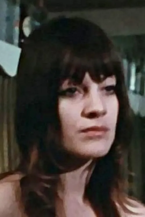 Marsha Hart interpretando a Gang Member