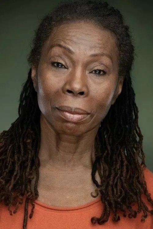 Marsha Millar interpretando a Marcy