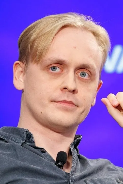 Märt Koik interpretando a 