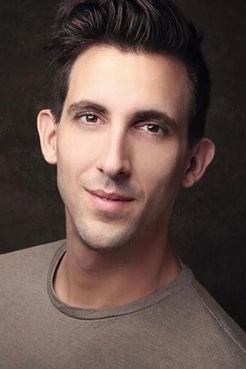 Marti Gould Cummings interpretando a Self - Roaster