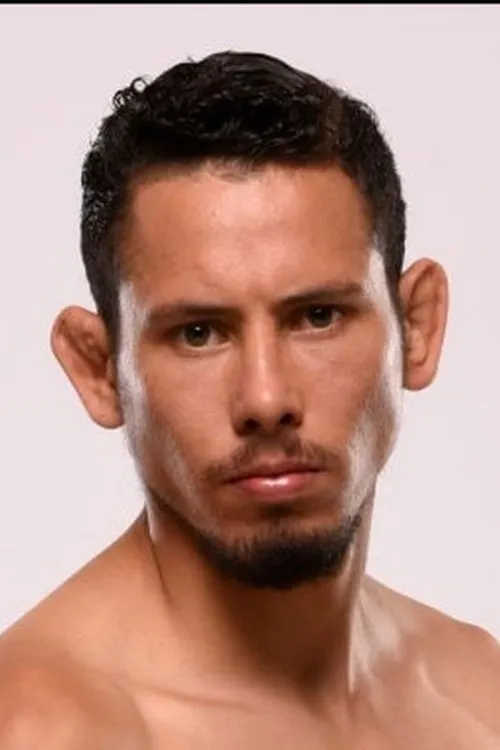 Martin Bravo interpretando a Self