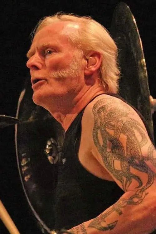 Nick Lowe ha trabajado con Martin Chambers en 2 ocasiones