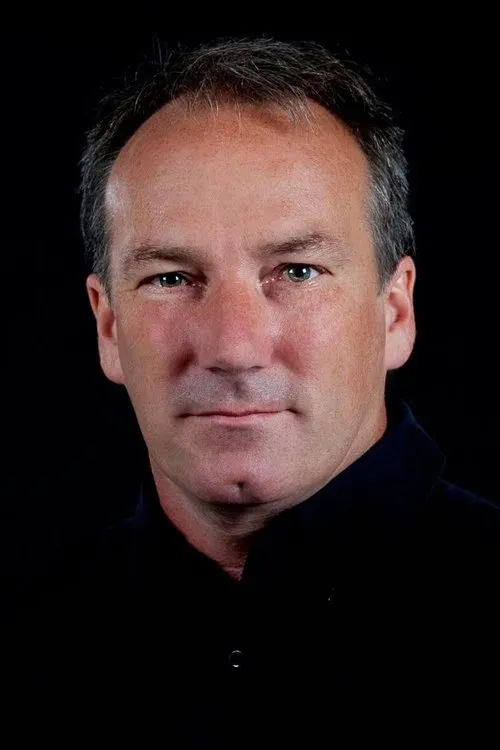 Martin Cooper interpretando a 