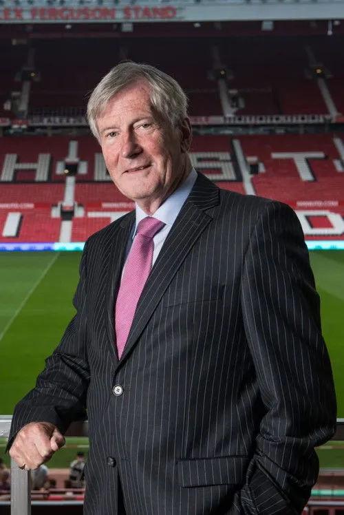 Martin Edwards interpretando a Self