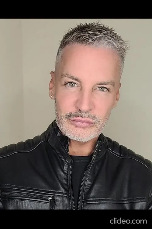 Martin Farrell interpretando a Burns' Ghost