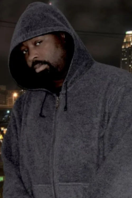 Martin Houston interpretando a Luther