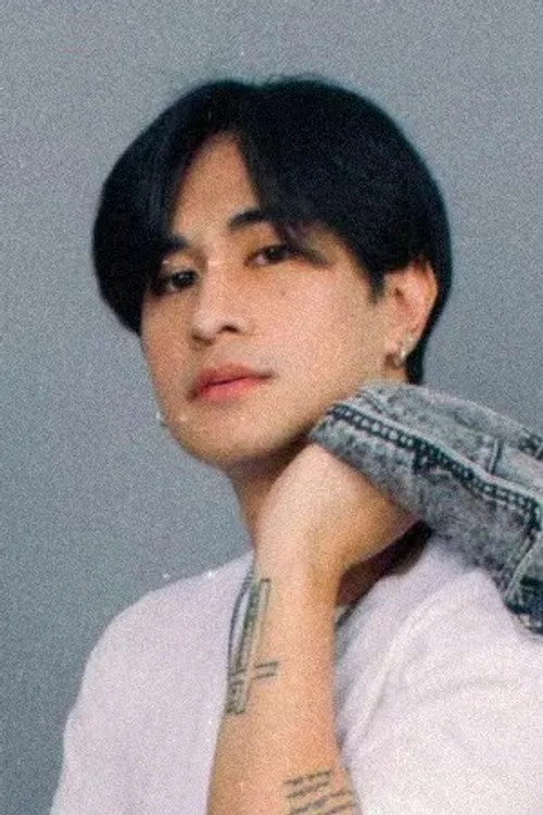 Martin Luigie Venegas interpretando a 