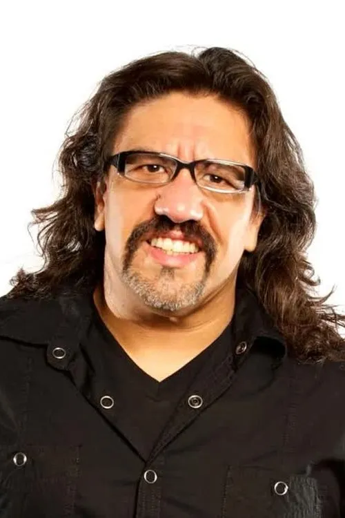 Martin Moreno interpretando a Himself