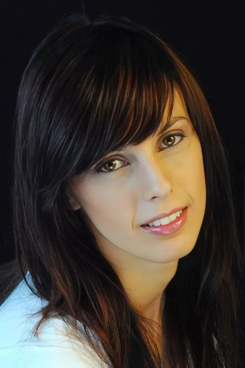 Martina Cecchelli interpretando a Vera