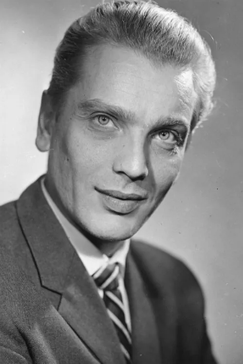 Martti Katajisto interpretando a