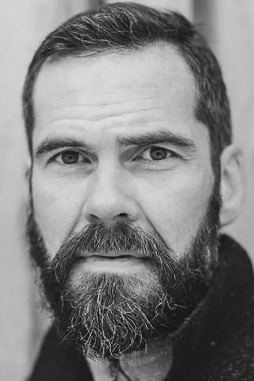 Marty Rea interpretando a William Orpen