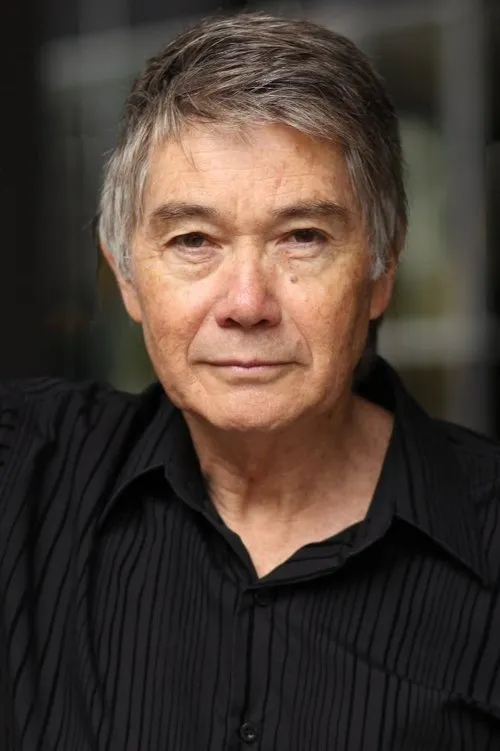 Marty Rhone interpretando a Cliff