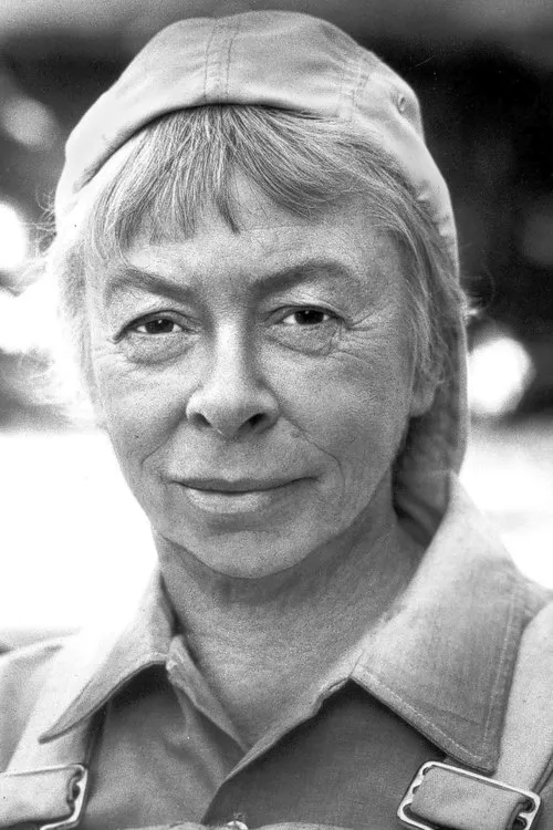 Mary Grace Canfield interpretando a Ralph Monroe