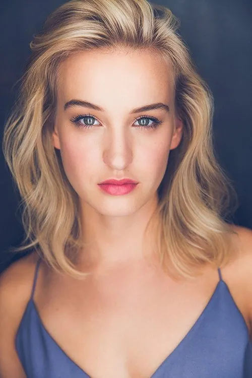 Mary Mattison interpretando a Lover #1